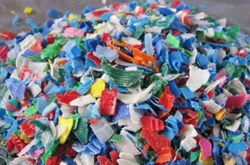 Navigating Plastic Bottle Recycling Challenges: Fostering a Circular Economy through Design Innovation