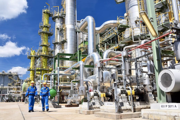 Navigating Crisis and Opportunity: Chemical Sector Faces Trump and Port Strike Hurdles