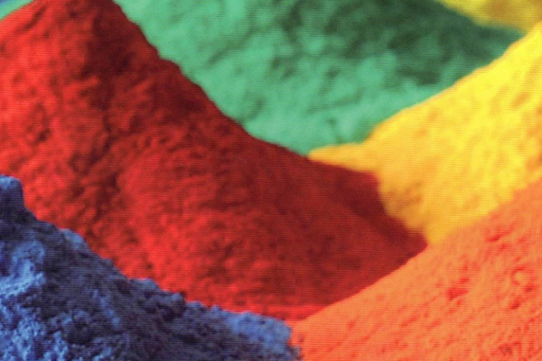 Masterbatches & Pigments: Differences that Matter in Plastic Coloring