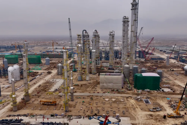 Successful Lifting of HotFlare Separation Tank Marks Completion of Ethylene Plant’s Column Installation