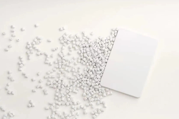 Collaborative Effort: Covestro and CCMS Aim for Carbon Reduction in Telecommunications