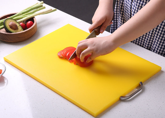 PE vs. PP: Decoding the Best Plastic Cutting Board Materials for Your Kitchen Needs