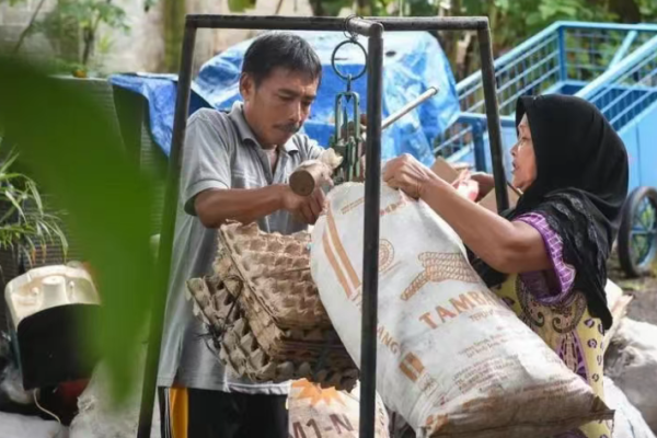 From River Barriers to Circular Economy: How Nations Are Combating the 2 Billion-Ton Waste Crisis